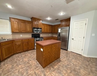 5409 Wagon Wheel Avenue - Photo Thumbnail 5