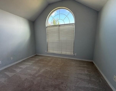 5409 Wagon Wheel Avenue - Photo Thumbnail 15