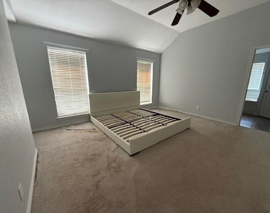 5409 Wagon Wheel Avenue - Photo Thumbnail 8