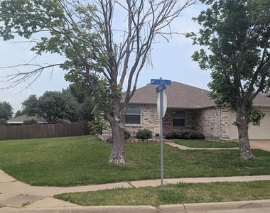 1112 Ann Drive - Photo Thumbnail 2