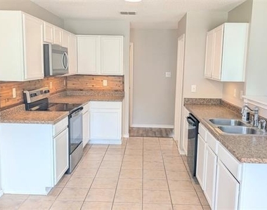 1112 Ann Drive - Photo Thumbnail 8
