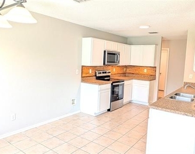 1112 Ann Drive - Photo Thumbnail 7