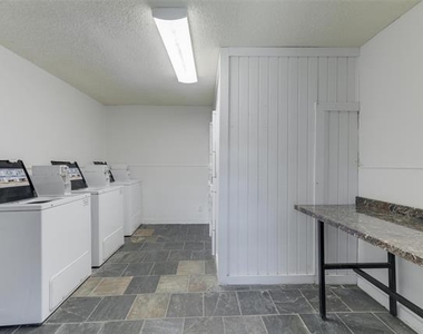 2722 Throckmorton Street - Photo Thumbnail 2