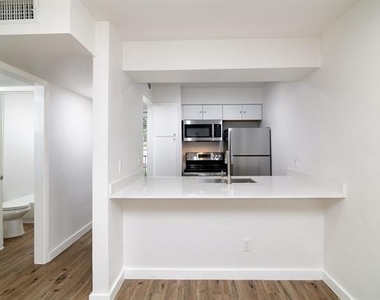 2722 Throckmorton Street - Photo Thumbnail 9