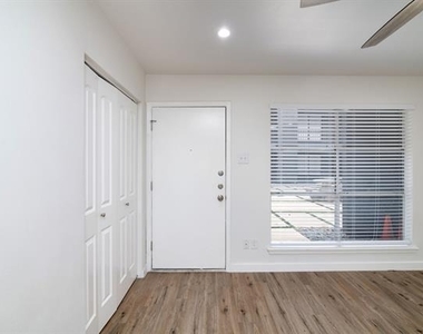 2722 Throckmorton Street - Photo Thumbnail 3