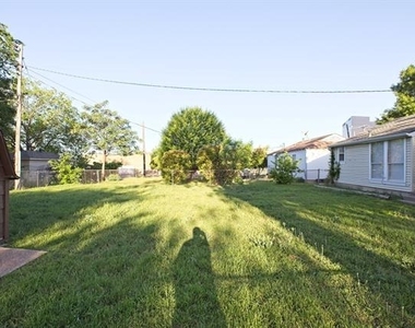802 22nd Street - Photo Thumbnail 2