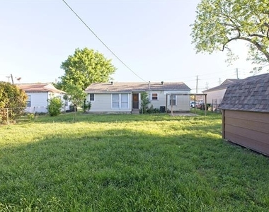 802 22nd Street - Photo Thumbnail 3