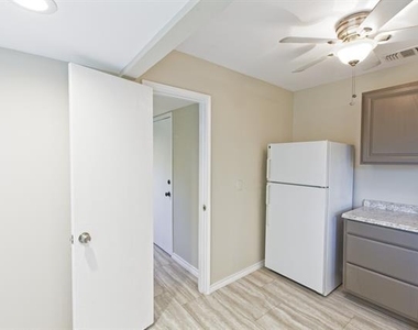 802 22nd Street - Photo Thumbnail 17