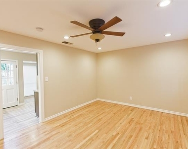 802 22nd Street - Photo Thumbnail 7