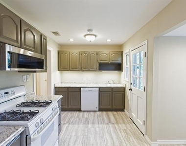 802 22nd Street - Photo Thumbnail 16