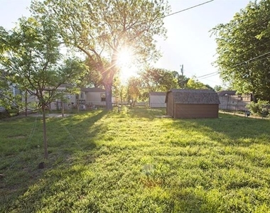 802 22nd Street - Photo Thumbnail 4