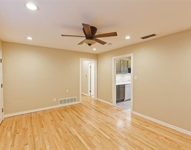 802 22nd Street - Photo Thumbnail 5