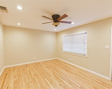 802 22nd Street - Photo Thumbnail 9