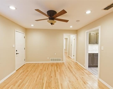 802 22nd Street - Photo Thumbnail 12