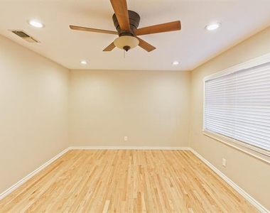 802 22nd Street - Photo Thumbnail 8