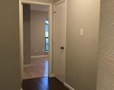 6311 Twinhill Drive - Photo Thumbnail 14