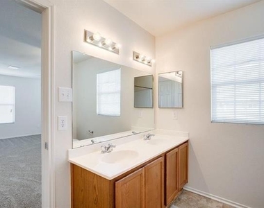 10540 Flagstaff Run - Photo Thumbnail 25