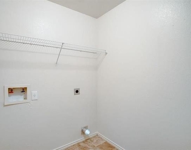 10540 Flagstaff Run - Photo Thumbnail 13