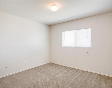 10540 Flagstaff Run - Photo Thumbnail 20