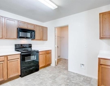 10540 Flagstaff Run - Photo Thumbnail 9