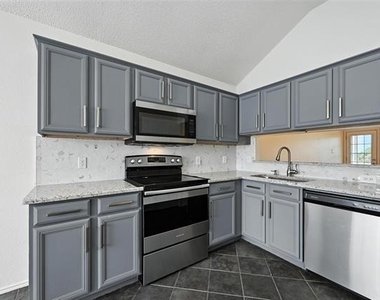 1455 Morrison Drive - Photo Thumbnail 3