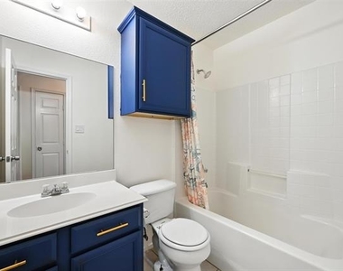1455 Morrison Drive - Photo Thumbnail 11