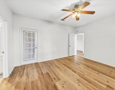 5407 Ledgestone Drive - Photo Thumbnail 8