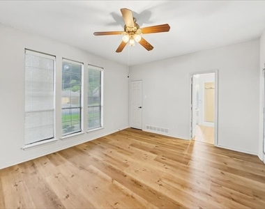 5407 Ledgestone Drive - Photo Thumbnail 7