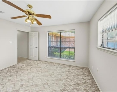 5407 Ledgestone Drive - Photo Thumbnail 15