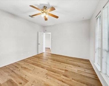 5407 Ledgestone Drive - Photo Thumbnail 10