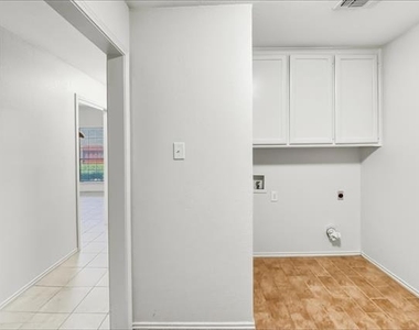 5407 Ledgestone Drive - Photo Thumbnail 20