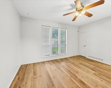 5407 Ledgestone Drive - Photo Thumbnail 9