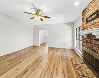5407 Ledgestone Drive - Photo Thumbnail 3