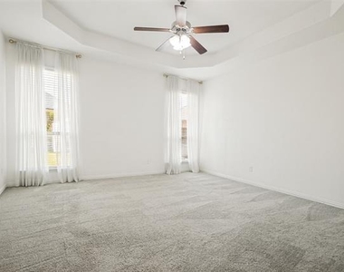 123 Derby Lane - Photo Thumbnail 14