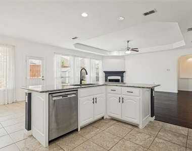 123 Derby Lane - Photo Thumbnail 10
