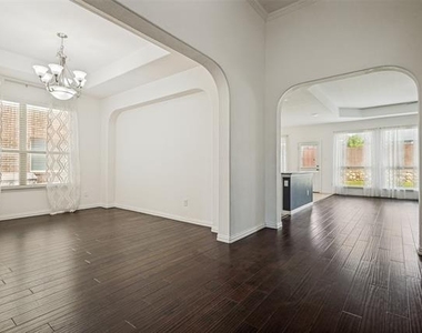 123 Derby Lane - Photo Thumbnail 3
