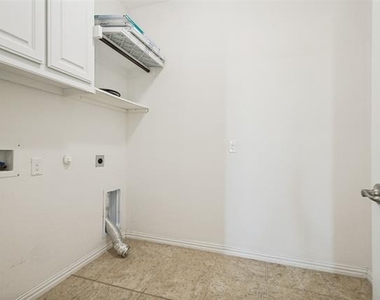 123 Derby Lane - Photo Thumbnail 19