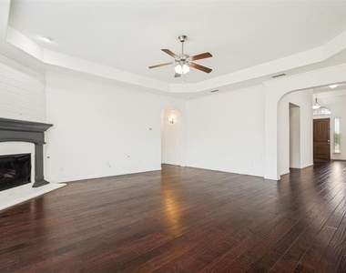 123 Derby Lane - Photo Thumbnail 8