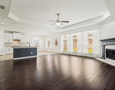 123 Derby Lane - Photo Thumbnail 9
