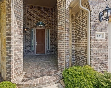 123 Derby Lane - Photo Thumbnail 1