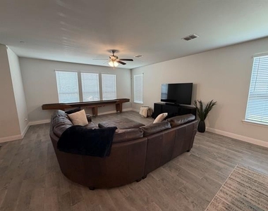5581 Crosby Drive - Photo Thumbnail 1