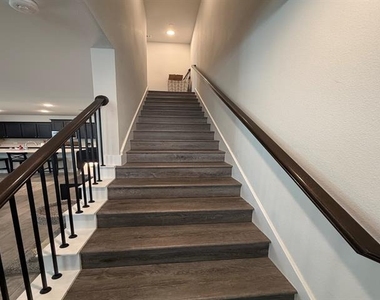 5581 Crosby Drive - Photo Thumbnail 7