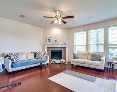 4323 Kettering Drive - Photo Thumbnail 7