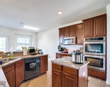 4323 Kettering Drive - Photo Thumbnail 11