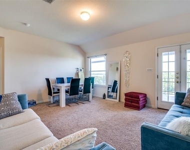 4323 Kettering Drive - Photo Thumbnail 2