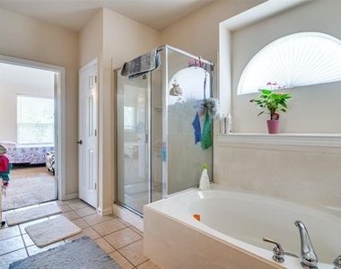 4323 Kettering Drive - Photo Thumbnail 15