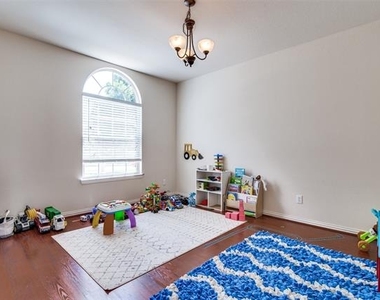 4323 Kettering Drive - Photo Thumbnail 4