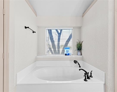 5202 Heatherdale Drive - Photo Thumbnail 28