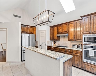 5202 Heatherdale Drive - Photo Thumbnail 11