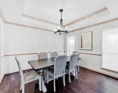5202 Heatherdale Drive - Photo Thumbnail 7